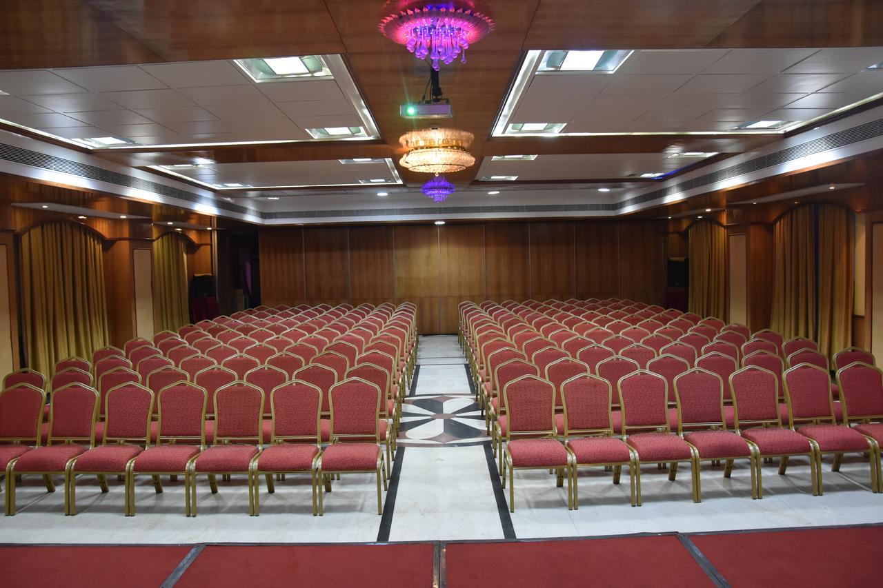 Ulo Chennai Deluxe Hotel Exterior photo