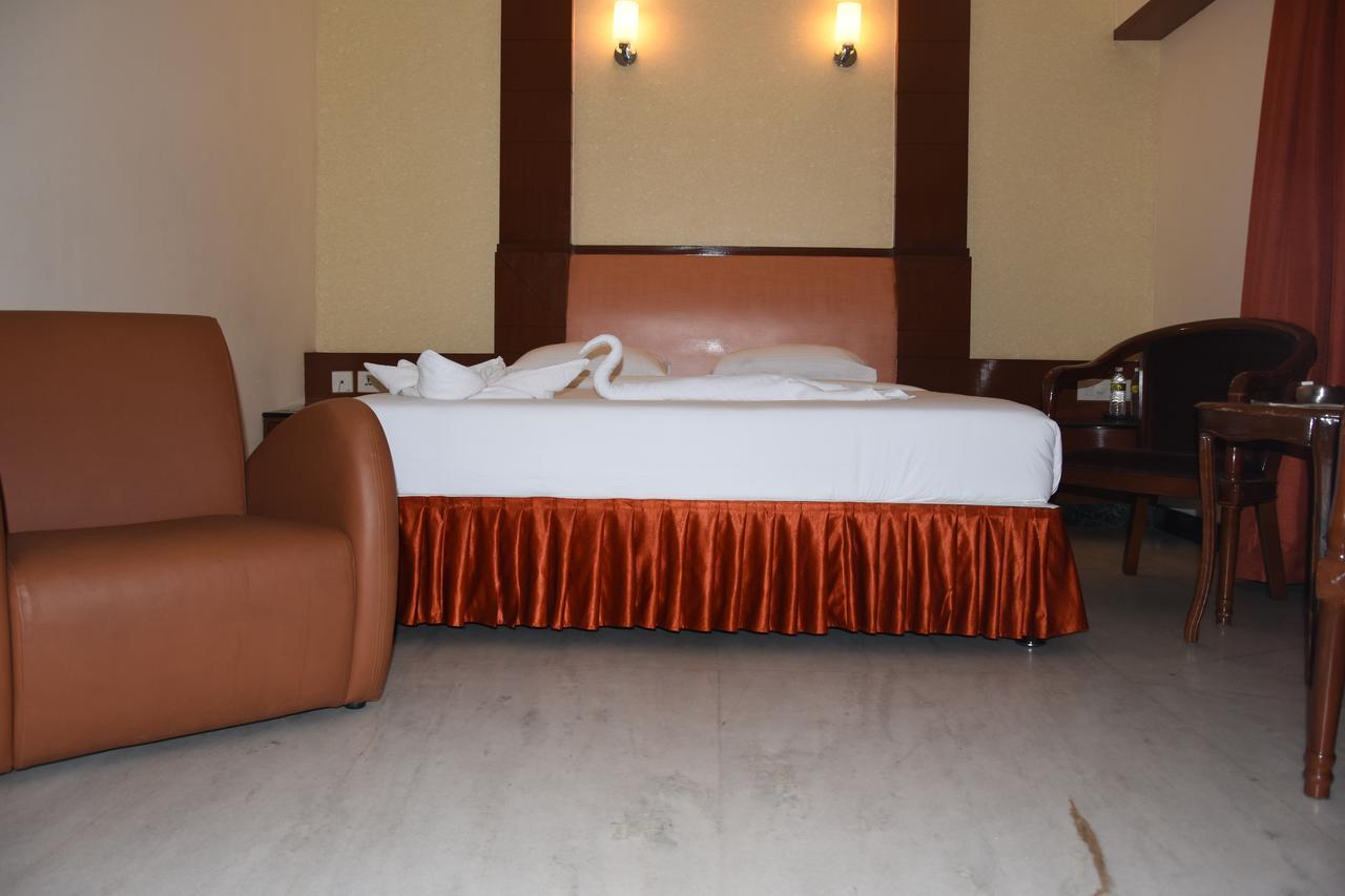 Ulo Chennai Deluxe Hotel Exterior photo