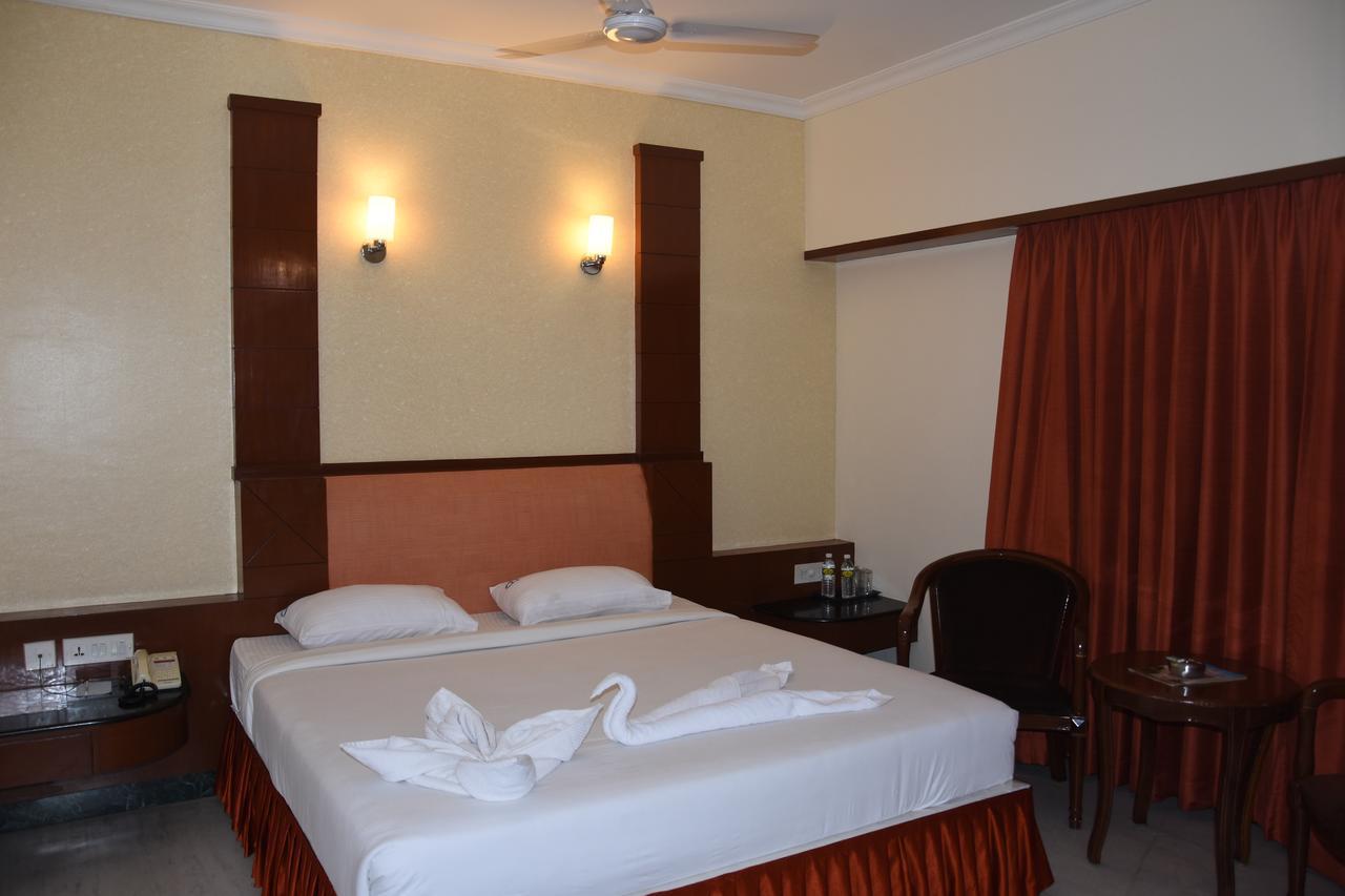 Ulo Chennai Deluxe Hotel Exterior photo